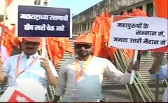 Mahavikas Aaghadi Morcha: महाविकास आघाडीच्या मोर्चात महापुरुषांचे पुतळे, पाहा फोटो