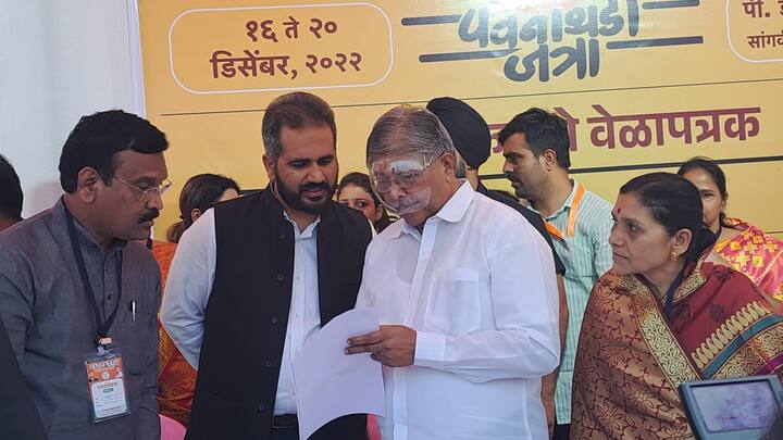 भाजपचे माजी नगरसेवक हर्षल ढोरेने याप्रकरणी सांगवी पोलीस स्टेशनमध्ये तक्रार दिली होती. विकास लोले हा चिंचवड राष्ट्रवादी काँग्रेस सोशल मीडियाचा अध्यक्ष असल्याचा दावा ढोरे यांनी केला आहे.