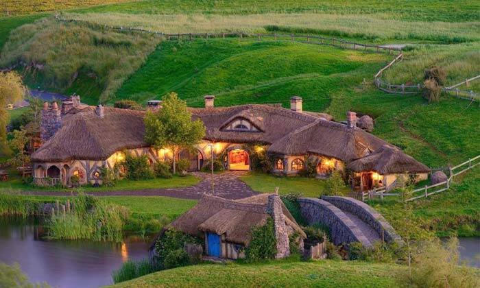 अगर आप शहर की भीड़-भाड़ और शोर-शराबे की व्यस्त जिंदगी से परेशान हो गए है और कुछ दिन दूर किसी शांत और सुकून वाली जगह पर बिताना चाहते है तो ये भारत के कुछ खूबसूरत गावं. यहां बिताया गया हर दिन आपको जिंदगी भर याद रहेगा.