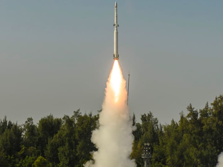 Agni 5 Nuclear Balistic Missile Weight reduces 20 percent and strike target increase beyond 7 thousand KM Agni- 5 मिसाइल का वजन 20 प्रतिशत कम हुआ, 5 हजार से बढ़कर 7 हजार किलोमीटर हुई रेंज, जानें कितनी है ताकतवर