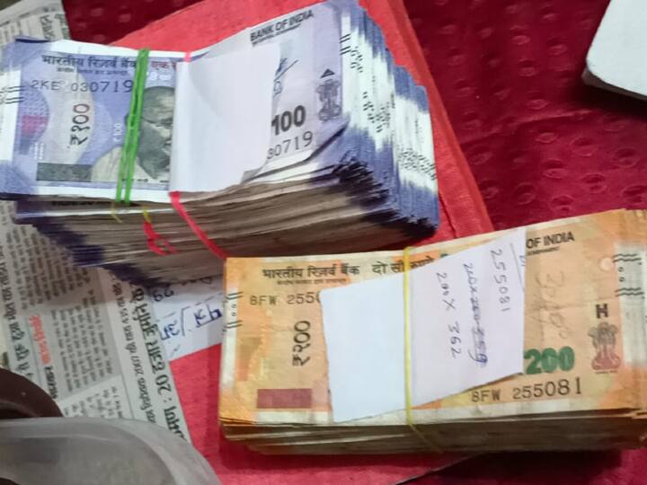 Fake Currency Racket Busted In Bihar: One People With Four Lakh Eighty Thousand Rupees Arrested in Siwan of Bihar ann Fake Currency Racket: फेक नोट की डिलीवरी! सीवान में 4 लाख 80 हजार नकली रुपये के साथ युवक गिरफ्तार, पुलिस हैरान