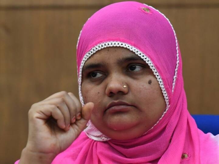 बिलकिस बानो केस के दोषियों को मिली राहत रहेगी जारी, सुप्रीम कोर्ट ने खारिज की याचिका- जानें पूरा मामला Supreme Court rejected Bilkis Bano Review Petition relief given to the convicts continue know the whole matter ANN बिलकिस बानो केस के दोषियों को मिली राहत रहेगी जारी, सुप्रीम कोर्ट ने खारिज की याचिका- जानें पूरा मामला