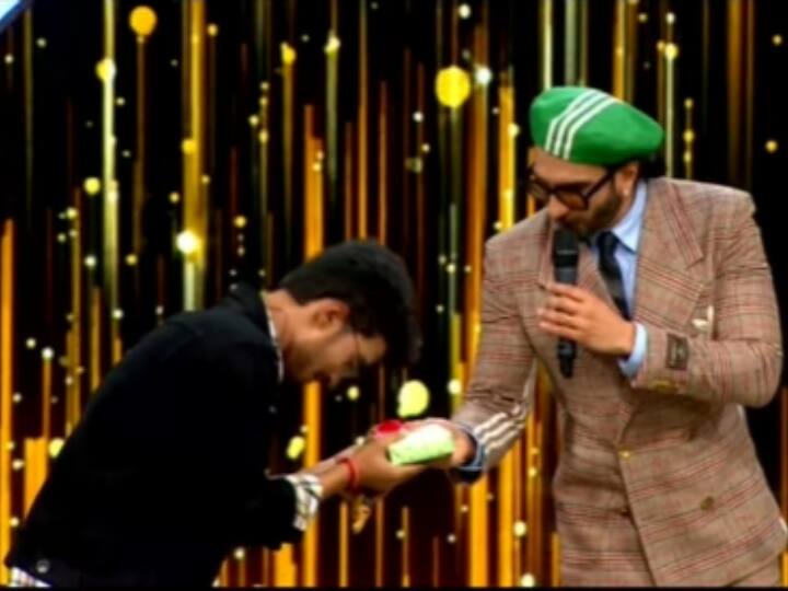 Ranveer Singh gave a special gift to the contestant of Indian Idol 13 रणवीर सिंह ने Indian Idol 13 के कंटेस्टेंट को दिया एक खास गिफ्ट, एंजॉय की परफॉर्मेंस