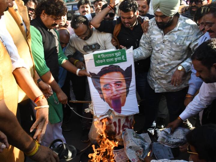 इंदौर में बीजेपी ने किया बिलाव भुट्टो का पुतला बयान