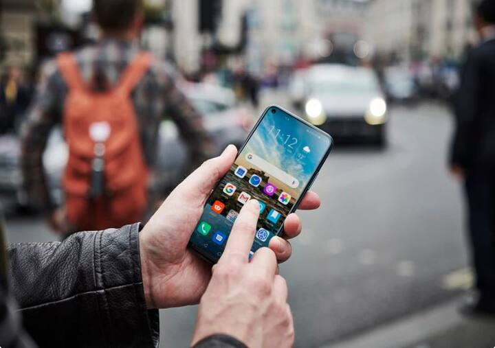 ক্যামেরার কথা ধরলে ফোনে পাবেন সাম্প্রতিক  OnePlus 10T 5G-তে ট্রিপল রেয়ার ক্যামেরা সেটআপ। OnePlus 10T-এ 4800mAh ব্যাটারি ও 150W SuperWook ফাস্ট চার্জিংয়ের জন্য সাপোর্ট রয়েছে এতে।