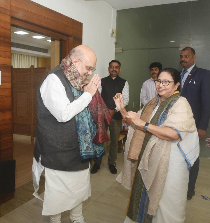 পূর্বাঞ্চলীয় নিরাপত্তা পরিষদের বৈঠকের শেষে একান্তে শাহ-মমতা সাক্ষাৎ। নবান্নে অমিত শাহর সঙ্গে একান্ত বৈঠক মমতা বন্দ্যোপাধ্যায়ের ।