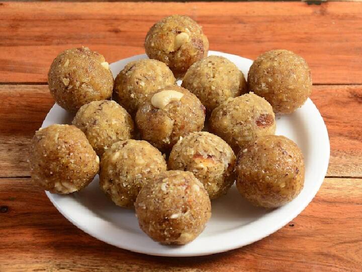 Gond Ke Laddu: सर्दियों में रोजाना खाएंगे गोंद के लड्डू तो मिलेगी बेहतर इम्यूनिटी, बनाने का तरीका यहां सीख लीजिए Gond Ke Laddu If you eat Gond Ke Laddu daily in winter you will get better immunity learn how to make it here Gond Ke Laddu: सर्दियों में रोजाना खाएंगे गोंद के लड्डू तो मिलेगी बेहतर इम्यूनिटी, बनाने का तरीका यहां सीख लीजिए