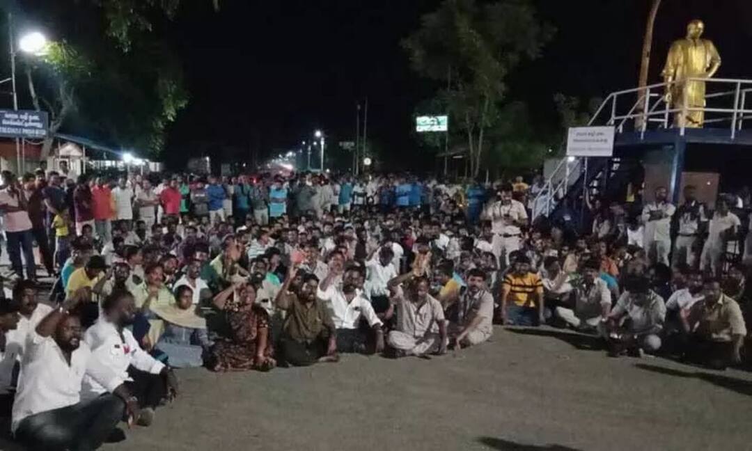 Trichy: திருவெறும்பூரில் மாடு முட்டி சிறுவன் காயம் -  பொதுமக்கள் சாலை மறியல்