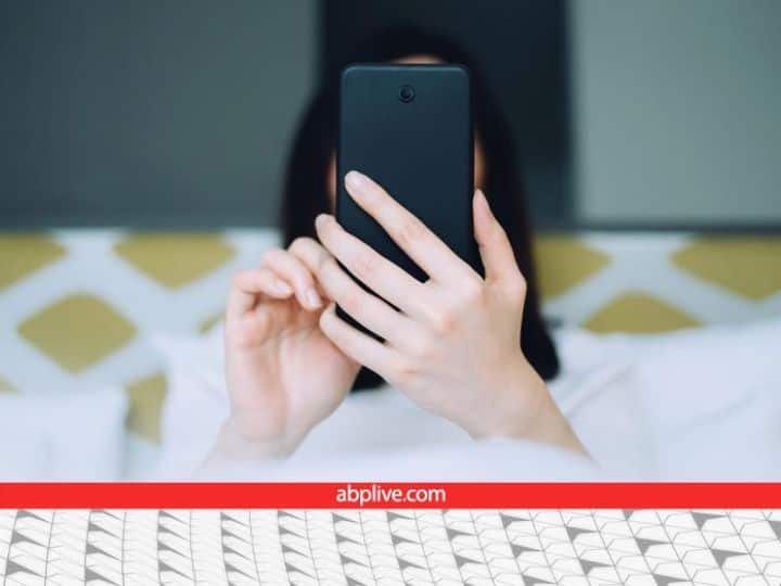 सुबह उठते ही मोबाइल फोन क्यों नहीं देखना चाहिए? यह रहा इसका जवाब! Why should not use the mobile phone in the morning know the reason here सुबह उठते ही मोबाइल फोन क्यों नहीं देखना चाहिए? यह रहा इसका जवाब!