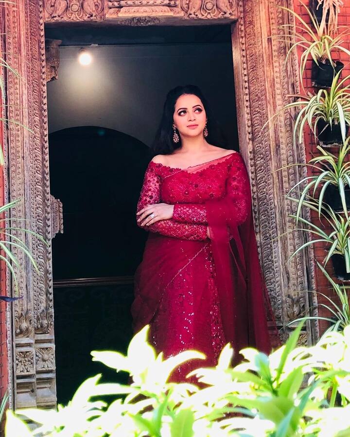 నిండుగా చీర కట్టి ముచ్చటగా కనిపిస్తుంది. Image Credit: Bhavana/Instagram