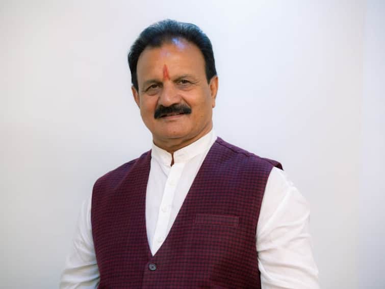 Shiv Sena senior leader Vijay Malokar resigned from all posts in the Shiv Sena  Shiv Sena : शिवसेना ठाकरे गटाला मोठा धक्का! आणखी एका नेत्याचा शिवसेनेला जय महाराष्ट्र 