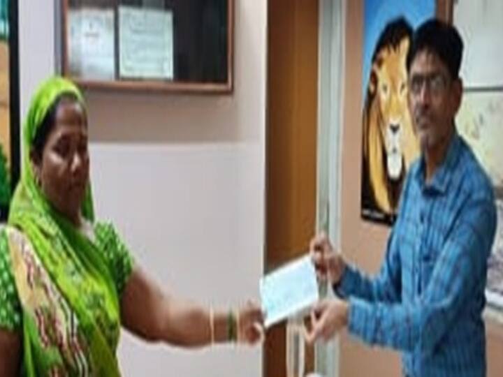 Gujarat Fisherman widow got compensation from government after 9 years Pakistan Marine died due to bullet Gujarat News: मछुआरे की विधवा को 9 साल बाद मिला सरकार से मुआवजा, पाकिस्तान मरीन की गोली लगने से हुई थी मौत