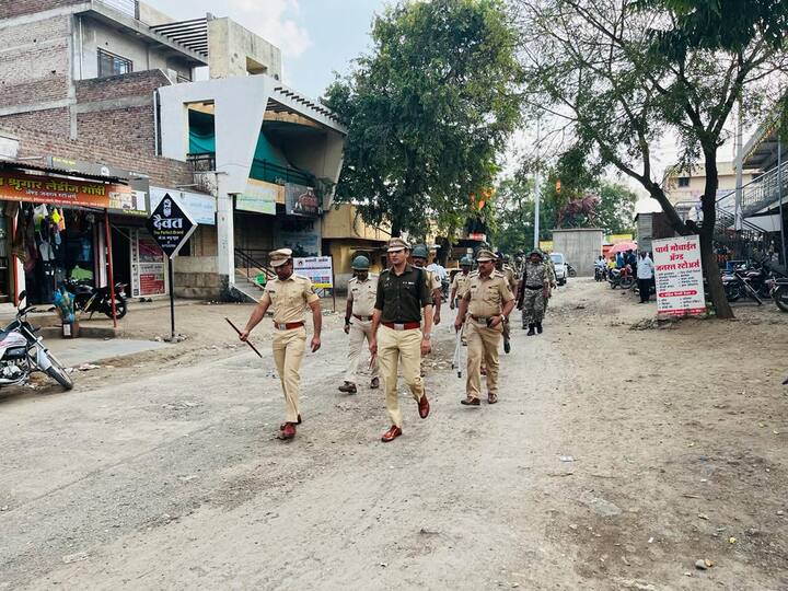 तसेच लाडसांवगी (करमाड) येथील जि.प. प्रशाला शाळेतील मतदान बुथची त्यांनी पाहणी केली.