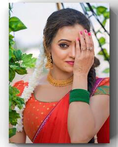 లంగా వోణిలో సౌమ్య రావు, ఈమె అందాన్ని చూస్తే అస్సలు మాటలే రావు!