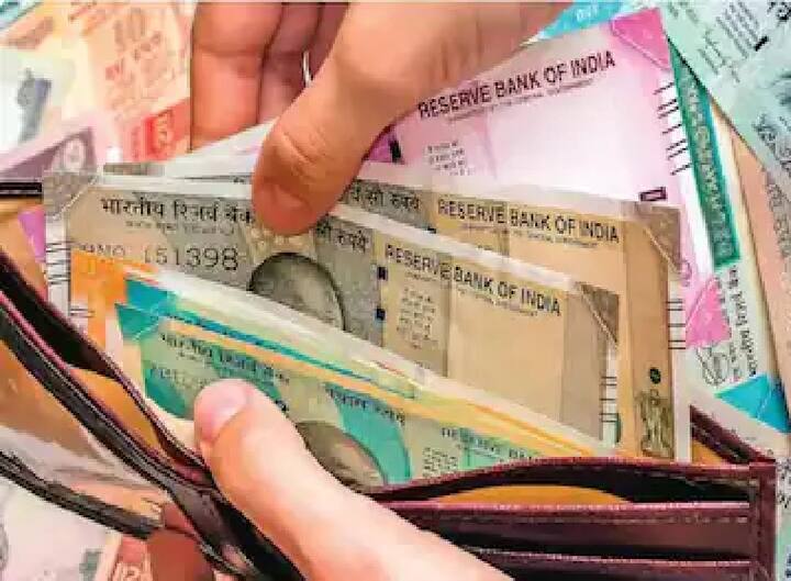 इस स्कीम में आप 1,000 रुपये से लेकर अधिकतम जितना चाहें निवेश कर सकते हैं. इस स्कीम में निवेश करने के लिए आपको 100 के मल्टीपल में निवेश करना होगा. (PC: File Pic)