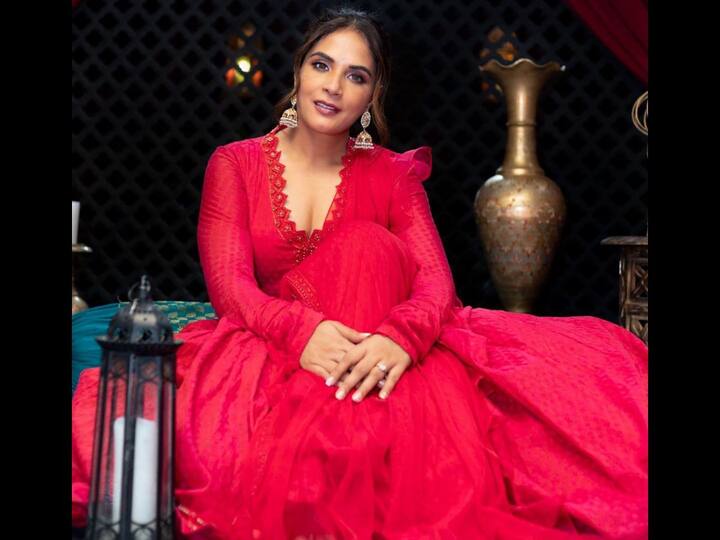 আজ অভিনেত্রী রিচা চাড্ডার জন্মদিন। অভিনয় দক্ষতায় বরাবরই নজরে কেড়েছেন অভিনেত্রী। ২০০৮ সালে দিবার বন্দ্যোপাধ্যায়ের ছবি 'ওয়ে লাকি লাকি ওয়ে'- এর হাত ধরেই বলিউডে ডেবিউ হয়েছিল রিচা চাড্ডার।