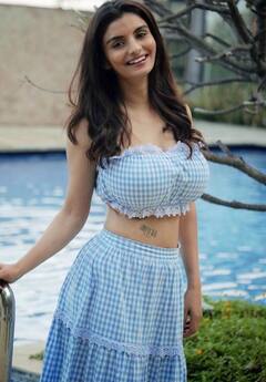 In Pics: साडी नेसल्यावर अजूनच भारी अन् बोल्ड दिसते अन्वेषी...