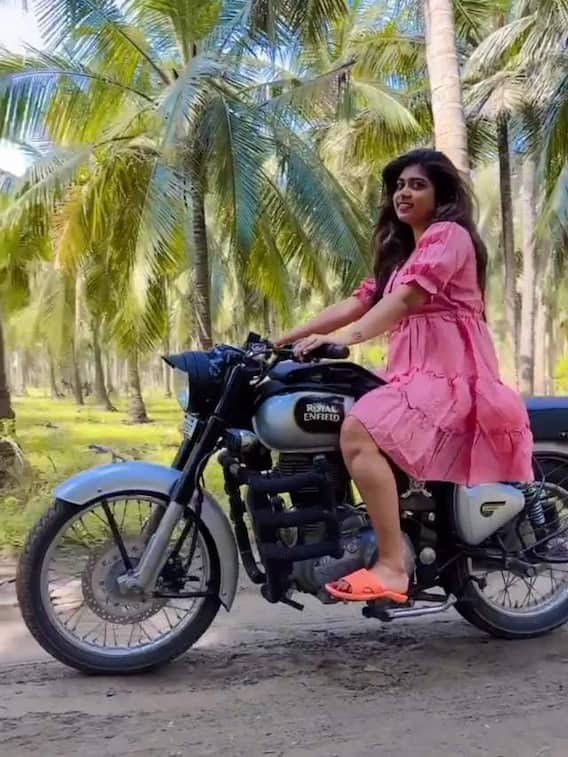 బుల్లెట్ బండిపై రీతూ చౌదరీ ‘జబర్దస్త్‘ రైడింగ్!