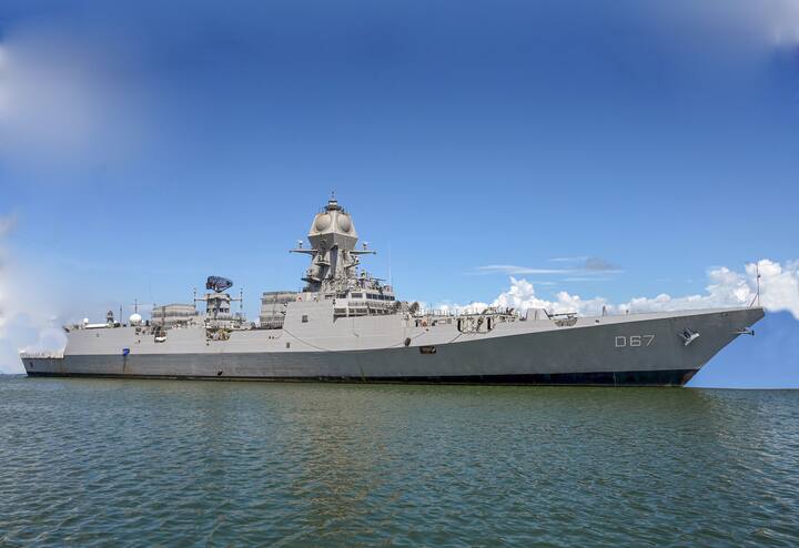 अत्याधुनिक तंत्रज्ञानाने सुसज्ज असलेल्या नवनवीन युद्धनौकांची सातत्याने बांधणी करून आपल्या क्षमतेचा विस्तार केल्याबद्दल राजनाथ सिंह यांनी एमडीएलची प्रशंसा केली. देशी बनावटीच्या जहाजबांधणीमध्ये सरकारने सुरू केलेल्या उपक्रमांचा लाभ घेत आपल्या क्षमतांमध्ये वाढ करावी आणि भारताला देशी बनावटीच्या जहाज बांधणीचे केंद्र बनवण्यासाठी पुढे वाटचाल करावी असे आवाहन त्यांनी एमडीएल आणि इतर जहाजबांधणी कंपन्यांना केले.