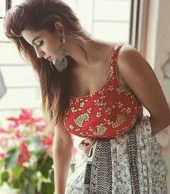 In Pics: साडी नेसल्यावर अजूनच भारी अन् बोल्ड दिसते अन्वेषी...