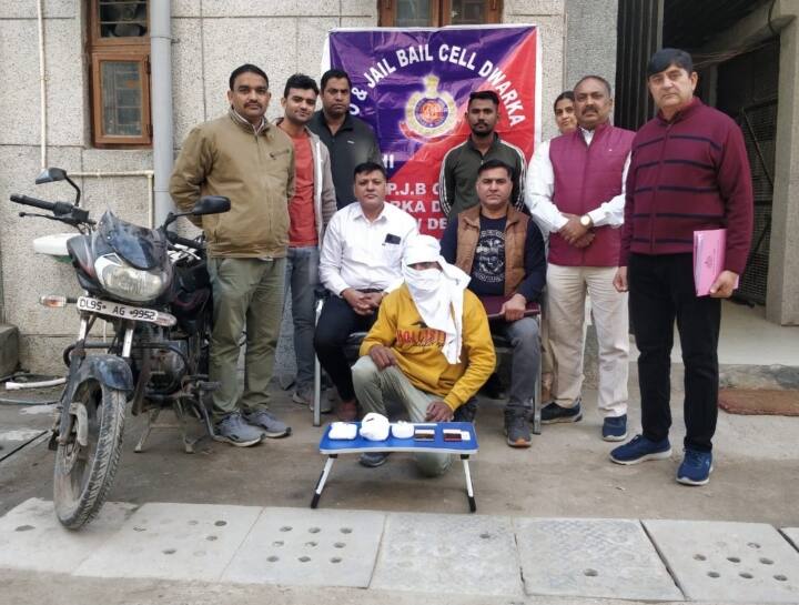 Delhi PO and Jail Bail Cell Team Arrested a highly professional burglar and stolen bike recovered ANN Delhi Crime: दिल्ली पुलिस की गिरफ्त में आया हाई प्रोफेशनल सेंधमार, चोरी की बाइक सहित लाखों की ज्वेलरी बरामद