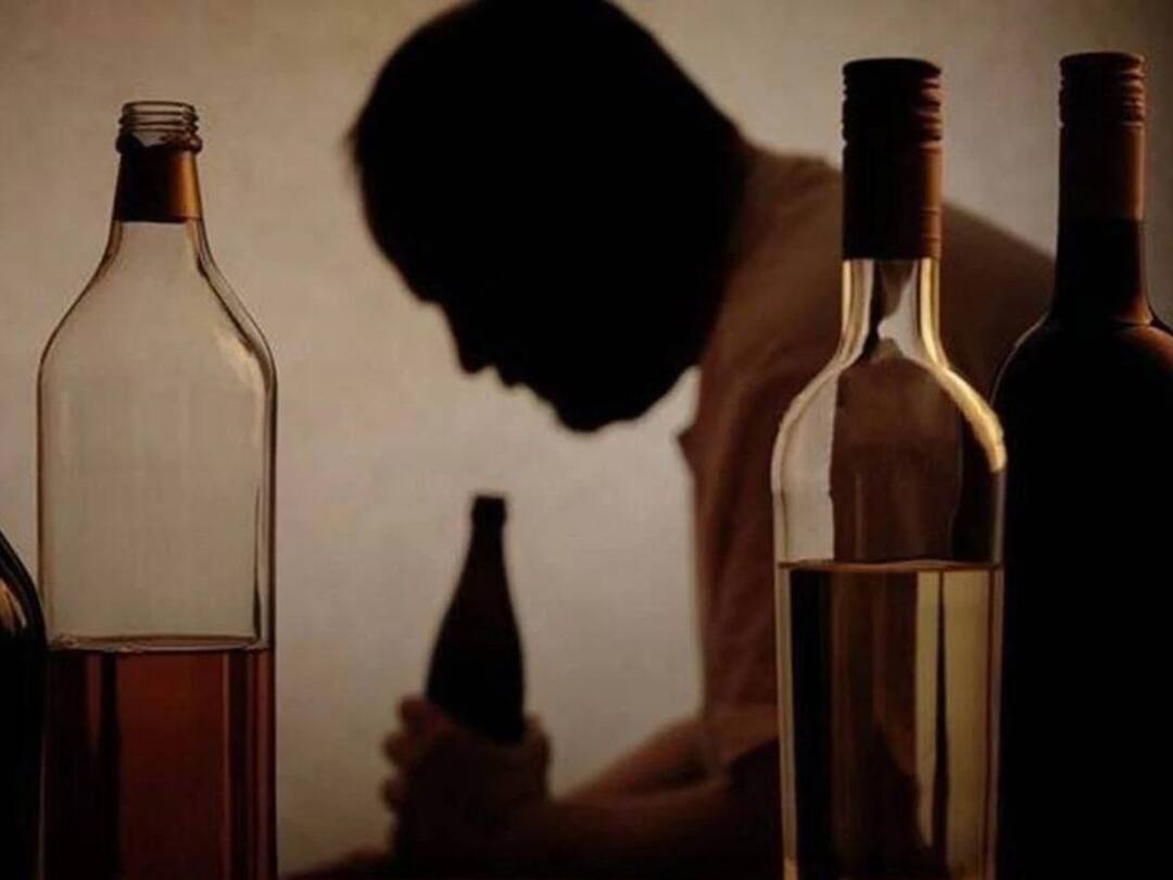 Seven thousand people died in the last 6 years due to drinking spurious liquor, NCRB Report NCRB Report: ఆరేళ్లలో 7 వేల మందిని బలి తీసుకున్న కల్తీ మద్యం, లెక్కలు వెల్లడించిన NCRB