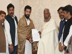 Saran Hooch Tragedy: चिराग पासवान सारण शराब कांड को लेकर राज्यपाल को सौंपा ज्ञापन, निकलते ही CM पर बिफरे