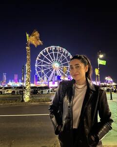 Karisma Kapoor Pics: કતારમાં વેકેશન એન્જોય કરતી જોવા મળી કરિશ્મા કપૂર, ફેન્સ સાથે શેર કરી સુંદર તસવીરો