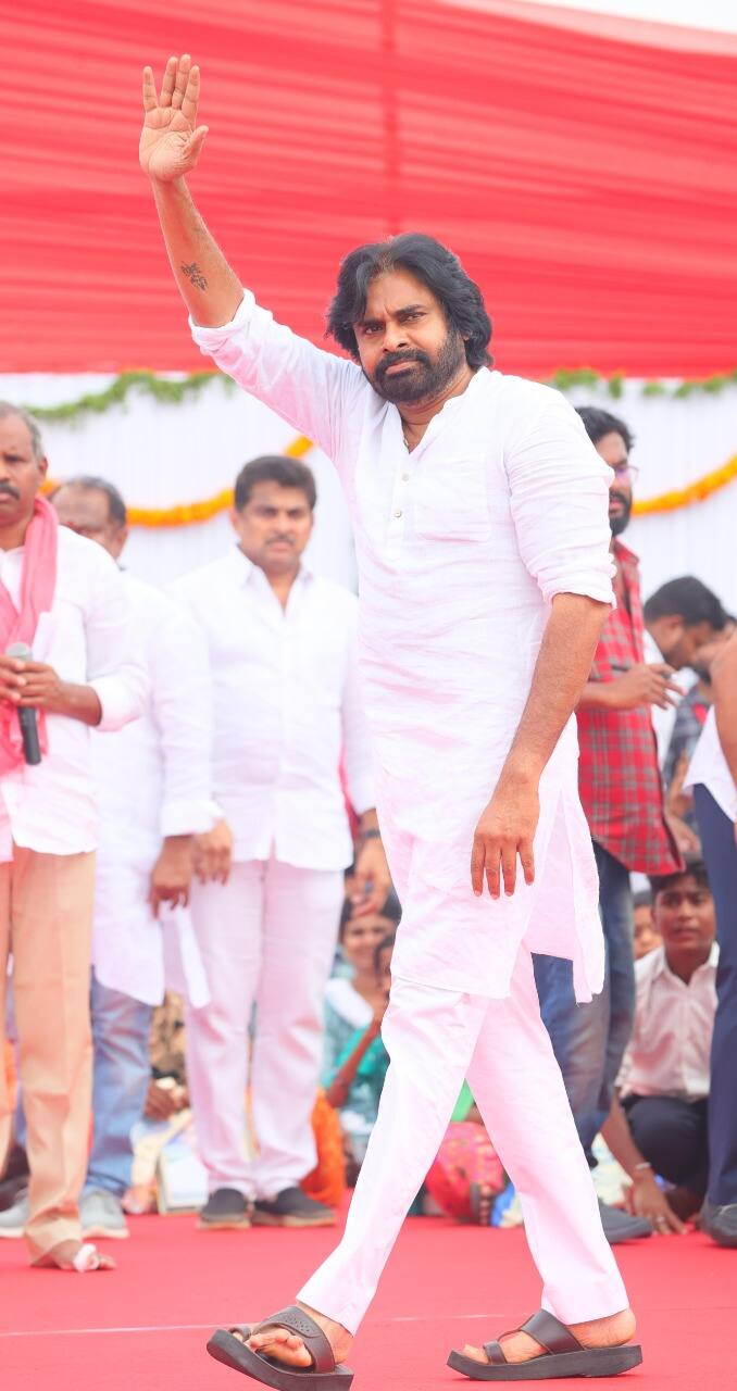 210 మంది కౌలు రైతుల కుటుంబాలకు రూ. లక్ష చొప్పున ఆర్థిక సాయం అందించిన పవన్