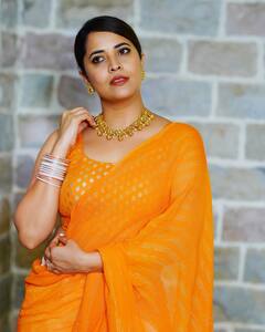 Anasuya Bharadwaj: ఎల్లో డ్రెస్ లో ఎల్లోరా శిల్పంలా అనసూయ