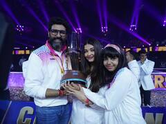 Abhishek Bachchan Hugs Aishwarya Rai And Aaradhya As His Kabaddi Team Wins The Trophy