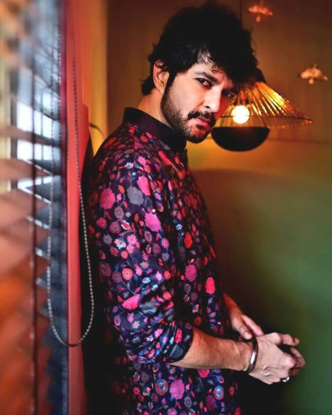 Raqesh Bapat Exit From Bigg Boss 15: ‘बिग बॉस 15’ में राकेश बापट की भी एंट्री हुई थी. हालांकि, हेल्थ इश्यूज की वजह से उन्होंने शो बीच में ही छोड़ दिया था.