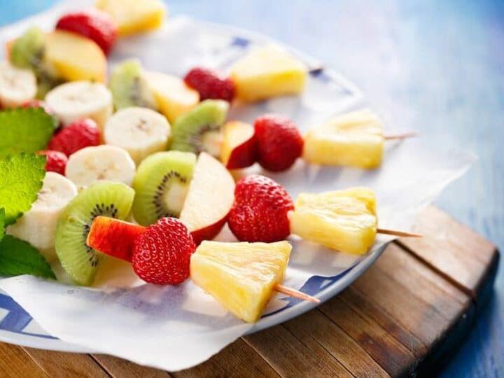 healthy and tasty fruits kebab in christmas party And New Year Party Know how to make it Christmas 2022: क्रिसमस या न्यू ईयर गेट टुगेदर में इस कबाब को मेन्यू में करें शामिल, पार्टी का मजा हो जाएगा दोगुना