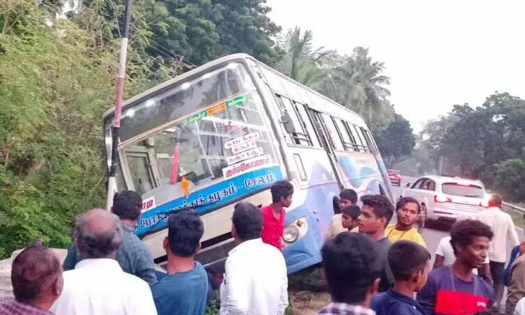 Government bus accident near Trichy, 65 people escaped alive. திருச்சி அருகே அரசு பேருந்து விபத்து - அதிர்ஷ்டவசமாக உயிர்தப்பிய 65 பயணிகள்