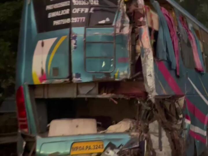 Greater Noida Expressway Bus Accident 3 killed 20 injured in road accident between two buses at Knowledge Park Greater Noida Expressway Bus Accident: ग्रेटर नोएडा एक्सप्रेस-वे पर बड़ा हादसा, दो बसों की टक्कर में 3 की मौत, 20 घायल