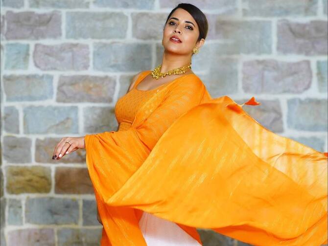 Anchor Anasuya Bharadwaj Latest Yellow Dress Photos | Anasuya Bharadwaj: ఎల్లో డ్రెస్ లో ఎల్లోరా శిల్పంలా అనసూయ