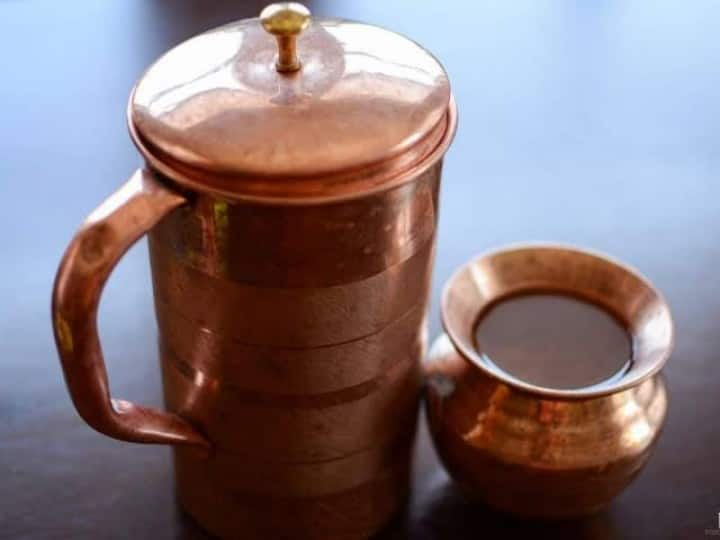 health tips Water kept in a copper vessel is beneficial in winter Copper Vessel: सिर्फ वजन घटाने के लिए ही नहीं... स्किन के लिए भी काम का है तांबे के बर्तन में पानी पीना! इस तरह पीएं