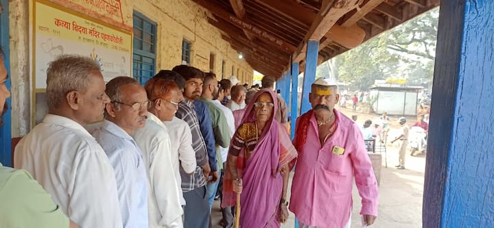 कोल्हापूर जिल्ह्यातील 60 गावांमधील सरपंच व विविध गावातील 847 सदस्य बिनविरोध विजयी झाले आहेत.