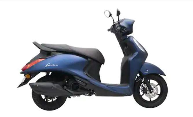 Yamaha Fascino Hybrid 125 Mild Hybrid ਲਈ, ਕੰਪਨੀ ਦਾ ਦਾਅਵਾ ਹੈ ਕਿ ਸਕੂਟਰ 68.75 kmpl ਦੀ ਮਾਈਲੇਜ ਦੇਣ ਦੇ ਸਮਰੱਥ ਹੈ। ਇਸਦੀ ਕੀਮਤ ਦੀ ਗੱਲ ਕਰੀਏ ਤਾਂ ਇਸ ਸਕੂਟਰ ਦੀ ਸ਼ੁਰੂਆਤੀ (ਐਕਸ-ਸ਼ੋਅਰੂਮ) ਕੀਮਤ 76,600 ਰੁਪਏ (ਡ੍ਰਮ ਵੇਰੀਐਂਟ) ਤੋਂ 87,700 ਰੁਪਏ (ਡਿਸਕ ਵੇਰੀਐਂਟ) ਤੱਕ ਹੈ।
