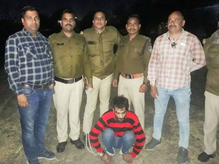 MP News Indore police arrested a man for doing obscene act in temple campus ANN Indore Crime: मंदिर में अश्लील हरकत करने वाला निकला नशेड़ी, CCTV फुटेज के आधार पर पुलिस ने की कार्रवाई