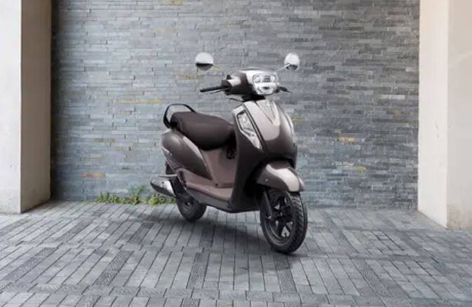 ਸੁਜ਼ੂਕੀ ਐਕਸੈਸ 125 ਸਕੂਟਰ, ਫਿਊਲ-ਇੰਜੈਕਟਿਡ ਇੰਜਣ ਦੁਆਰਾ ਸੰਚਾਲਿਤ, 64kmpl ਦੀ ਮਾਈਲੇਜ ਦਿੰਦਾ ਹੈ। ਇਸ ਦੀ ਬਾਲਣ ਸਮਰੱਥਾ 5-L ਦੀ ਹੈ। ਜਿਸ ਕਾਰਨ ਇਹ 300 ਕਿਲੋਮੀਟਰ ਤੋਂ ਵੱਧ ਦੀ ਰੇਂਜ ਦੇਣ ਦੇ ਸਮਰੱਥ ਹੈ। ਇਹ ਸਕੂਟਰ ਸਟੈਂਡਰਡ, ਸਪੈਸ਼ਲ ਐਡੀਸ਼ਨ ਅਤੇ ਰਾਈਡ ਕਨੈਕਟਿਡ ਐਡੀਸ਼ਨ 'ਚ ਉਪਲਬਧ ਹੈ। ਇਸ ਦੀ ਸ਼ੁਰੂਆਤੀ ਕੀਮਤ 77,600 ਰੁਪਏ (ਐਕਸ-ਸ਼ੋਰੂਮ) ਹੈ।