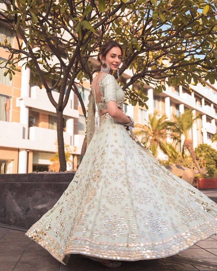 यावेळी अभिनेत्रीने तिचा देसी अवतारातले लेटेस्ट फोटो शेअर केले आहेत, ज्यामध्ये ती खूप सुंदर दिसत आहे.(फोटो सौजन्य :rakulpreet/इंस्टाग्राम)