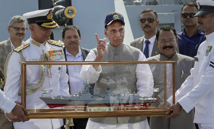 त्याशिवाय, आकाशात मारा करणारे मध्यम पल्ल्याची क्षेपणास्त्रांचा मारा या युद्धनौकेवरून करता येऊ शकतो. त्याशिवाय, हल्ल्याची आगाऊ सूचना देणारी यंत्रणादेखील आहे.