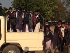 रामनगर: ढेला रेंज के जंगलों में हाथियों और बाघ का बढ़ा आतंक, विभाग की देखरेख में स्कूल जा रहे बच्चे