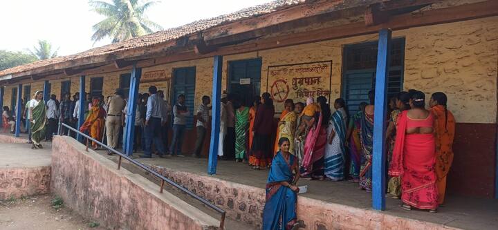 निवडणुकीसाठी 2015 केंद्रे आहेत. दहा हजारांवर कर्मचाऱ्यांची नियुक्ती करण्यात आली आहे.