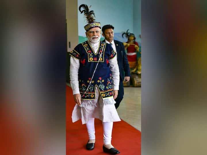Prime Minister Narendra Modi was in Shillong to lay the groundwork for several projects totaling Rs 2,450 crores in Meghalaya. While many praised his efforts to help the North-eastern state develop and grow, the Prime Minister's choice of outfit for the ceremony also won many hearts! (Image Source: PTI)