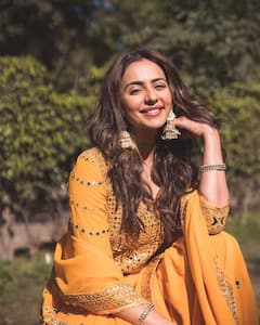 PHOTO: ये तेरी चाँद बालियां.. अभिनेत्री रकुल प्रीत सिंहने शेअर केला खास लूक!