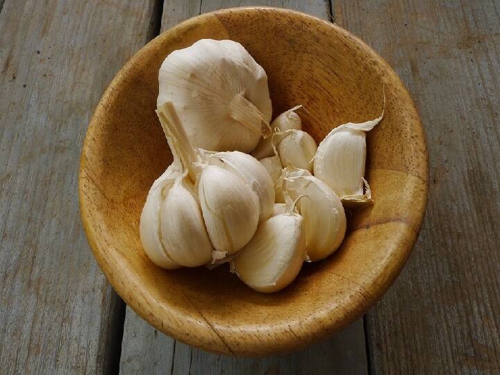 Garlic Benefits for Health A clove of garlic can reduce the risk of cancer  if not sure then try it Garlic Benefits for Health: लहसुन की एक कली कैंसर के खतरे को कर सकती हैं कम, यकीन नहीं तो आजमा कर देख लीजिए