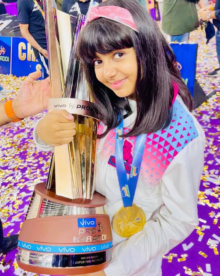 इसके अलावा ऐश्वर्या राय की बेटी आराध्या भी अपनी टीम के चैपिंयन बनने से काफी खुश हैं.