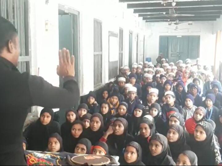 Ballia News: अल्पसंख्यक अधिकार दिवस के मौके पर मदरसे में लगाई गई विज्ञान प्रदर्शनी, बच्चों को सिखाए गए गुर Ballia News Science exhibition organized in Madrasa on the occasion of Minority Rights Day ANN Ballia News: अल्पसंख्यक अधिकार दिवस के मौके पर मदरसे में लगाई गई विज्ञान प्रदर्शनी, बच्चों को सिखाए गए गुर